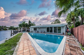 Central Waterfront Villa Salt Wtr Pool Near Beach